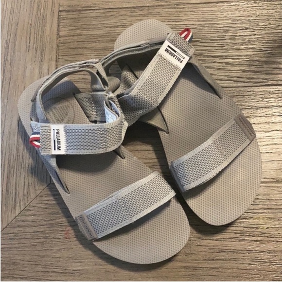 Palladium gray outdoorsy sandals size 5.5. Men’s size 4 - Picture 1 of 6